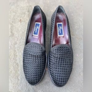 Elegant Italian men’s dress loafers. Black woven, in excellent condition.